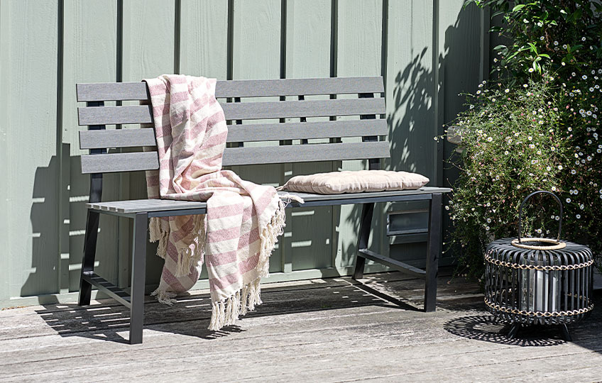 Banc de jardin KLINT en imitation bois Banc de jardin en bois artificiel avecplaid et coussin d'assise